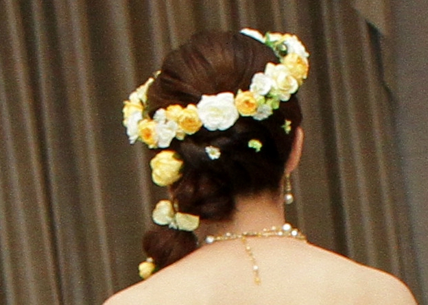 結婚式の髪型はコレ ラプンツェルヘアのための花冠と髪飾りの作り方 タソの気ママ日記